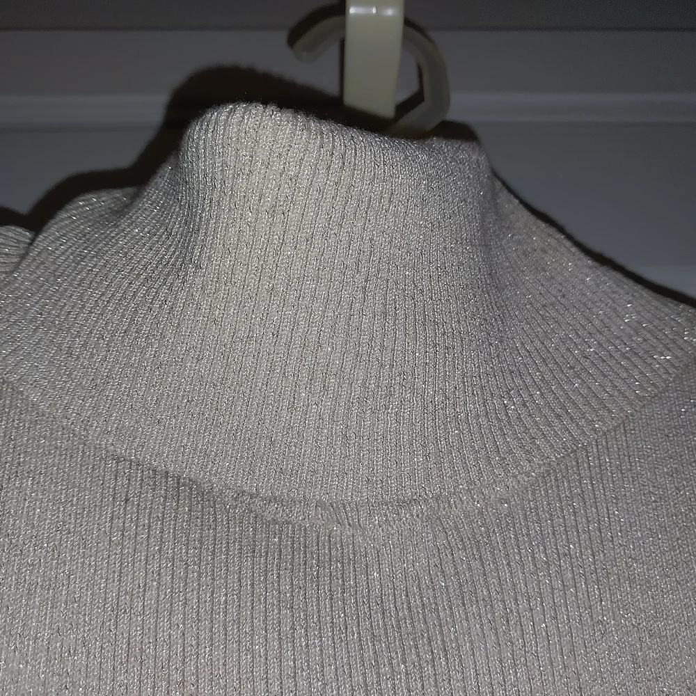 Intempo Off Shoulder Sweater - Picture 4 of 4